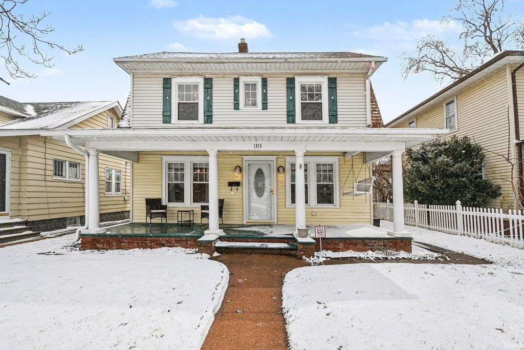 Photo of 1313 E Mishawaka Avenue, Mishawaka, IN 46544 (MLS # 202609089)