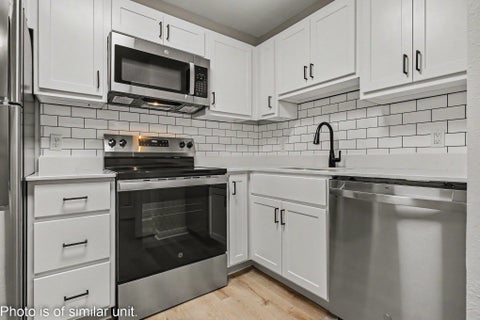 Tiny photo for 1801 Irish Way #1872 WAY, South Bend, IN 46637 (MLS # 202637867)