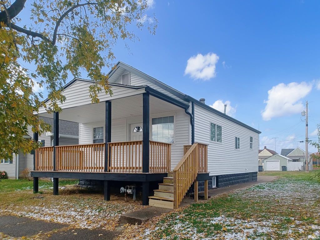 Photo of 104 E Tennessee Street, Evansville, IN 47711 (MLS # 202545575)