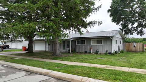 Photo of 535 Twin Lakes Avenue, Monticello, IN 47960 (MLS # 202619918)