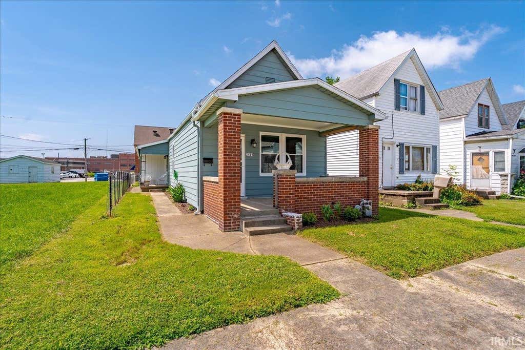 Photo of 2424 W Illinois Street, Evansville, IN 47712 (MLS # 202626142)