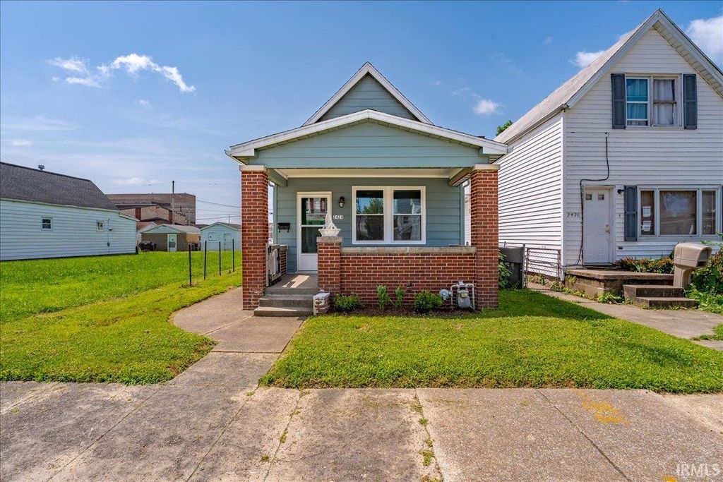 Photo of 2424 W Illinois Street, Evansville, IN 47712 (MLS # 202626142)