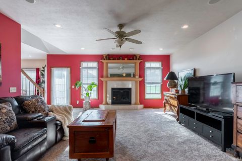 Tiny photo for 858 N PERSIMMON Drive, Warsaw, IN 46582 (MLS # 202619906)