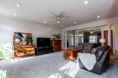 Tiny photo for 858 N PERSIMMON Drive, Warsaw, IN 46582 (MLS # 202619906)