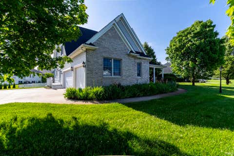 Tiny photo for 858 N PERSIMMON Drive, Warsaw, IN 46582 (MLS # 202619906)