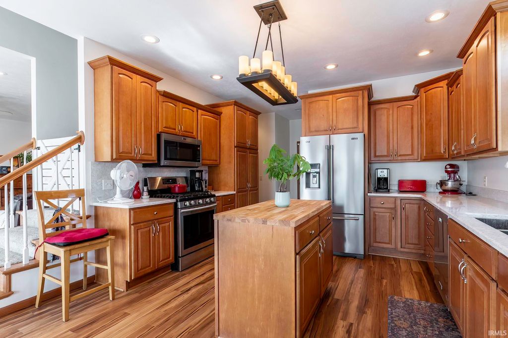 Photo of 858 N PERSIMMON Drive, Warsaw, IN 46582 (MLS # 202619906)