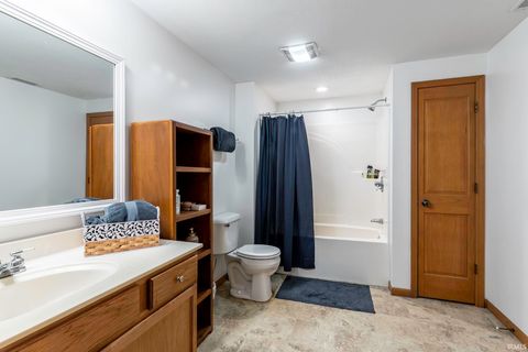 Tiny photo for 858 N PERSIMMON Drive, Warsaw, IN 46582 (MLS # 202619906)