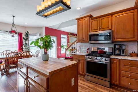 Tiny photo for 858 N PERSIMMON Drive, Warsaw, IN 46582 (MLS # 202619906)