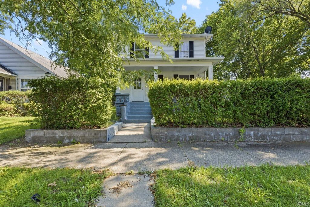 Photo of 705 W Indiana Avenue, Elkhart, IN 46516 (MLS # 202628397)