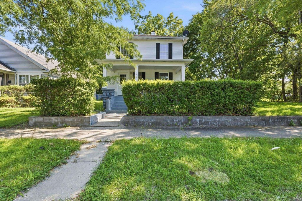 Photo of 705 W Indiana Avenue, Elkhart, IN 46516 (MLS # 202628397)