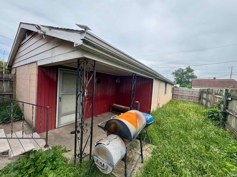 Tiny photo for 915 N Main Street, Evansville, IN 47708 (MLS # 202627740)