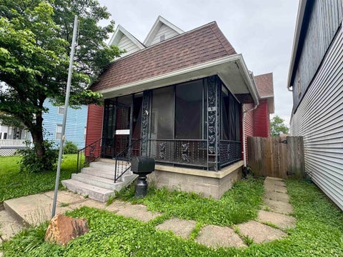 Tiny photo for 915 N Main Street, Evansville, IN 47708 (MLS # 202627740)