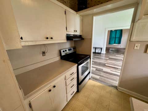 Tiny photo for 915 N Main Street, Evansville, IN 47708 (MLS # 202627740)