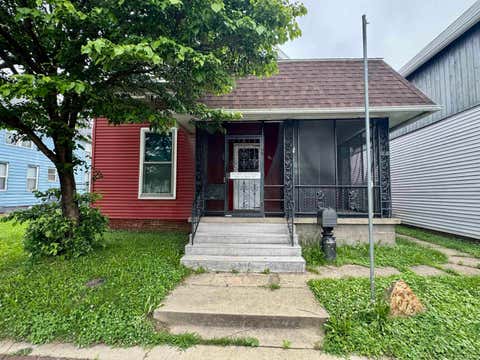 Photo of 915 N Main Street, Evansville, IN 47708 (MLS # 202627740)