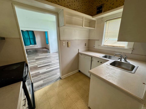 Tiny photo for 915 N Main Street, Evansville, IN 47708 (MLS # 202627740)