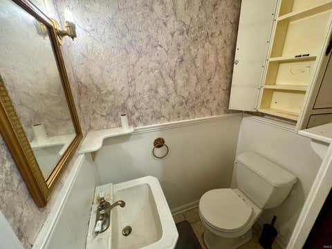 Tiny photo for 915 N Main Street, Evansville, IN 47708 (MLS # 202627740)