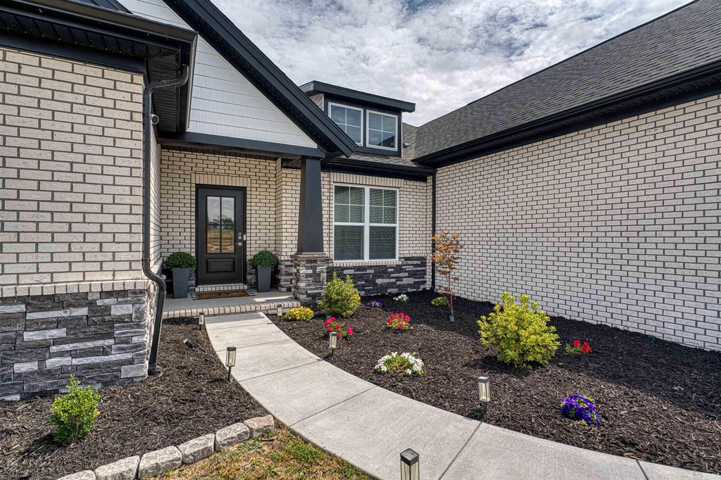 Photo of 5620 RED LAKE Drive, Mount Vernon, IN 47620 (MLS # 202537741)