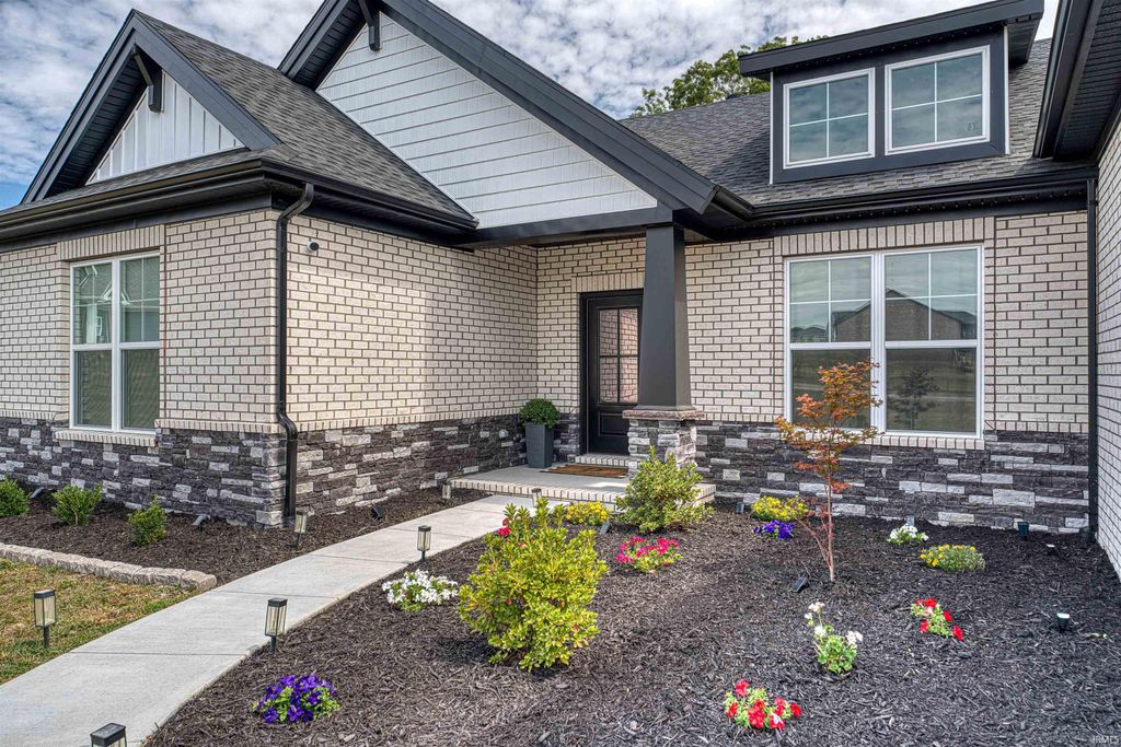 Photo of 5620 RED LAKE Drive, Mount Vernon, IN 47620 (MLS # 202537741)