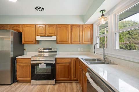 Tiny photo for 703 Grove Avenue, Kokomo, IN 46902 (MLS # 202634441)