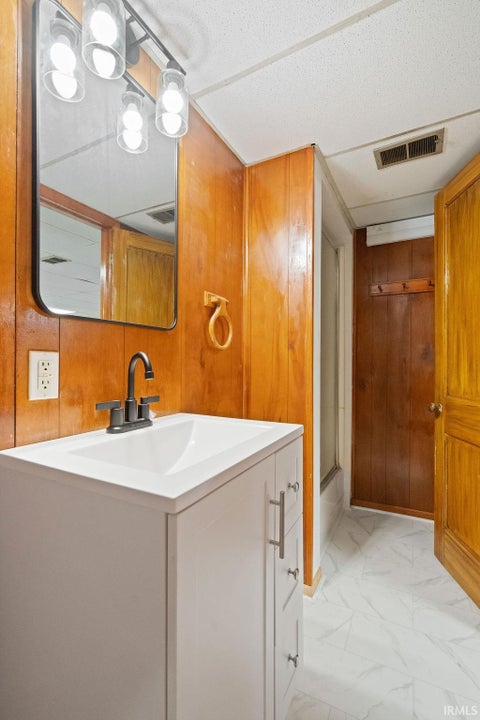 Tiny photo for 703 Grove Avenue, Kokomo, IN 46902 (MLS # 202634441)