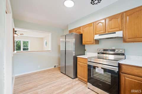 Tiny photo for 703 Grove Avenue, Kokomo, IN 46902 (MLS # 202634441)