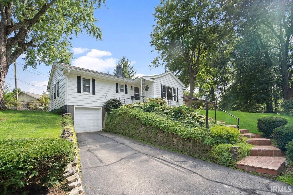 Photo of 703 Grove Avenue, Kokomo, IN 46902 (MLS # 202634441)