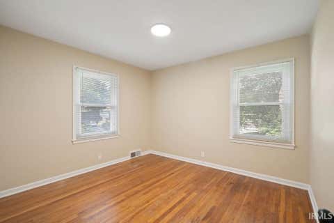 Tiny photo for 703 Grove Avenue, Kokomo, IN 46902 (MLS # 202634441)