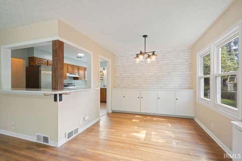 Tiny photo for 703 Grove Avenue, Kokomo, IN 46902 (MLS # 202634441)