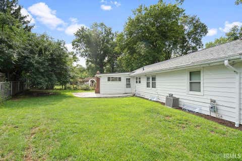 Tiny photo for 703 Grove Avenue, Kokomo, IN 46902 (MLS # 202634441)
