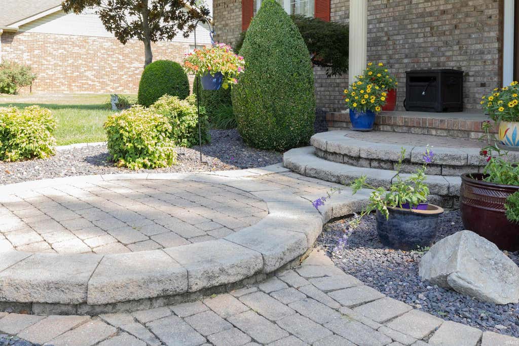 Photo of 5635 Oak Ridge Drive, Evansville, IN 47711 (MLS # 202632025)