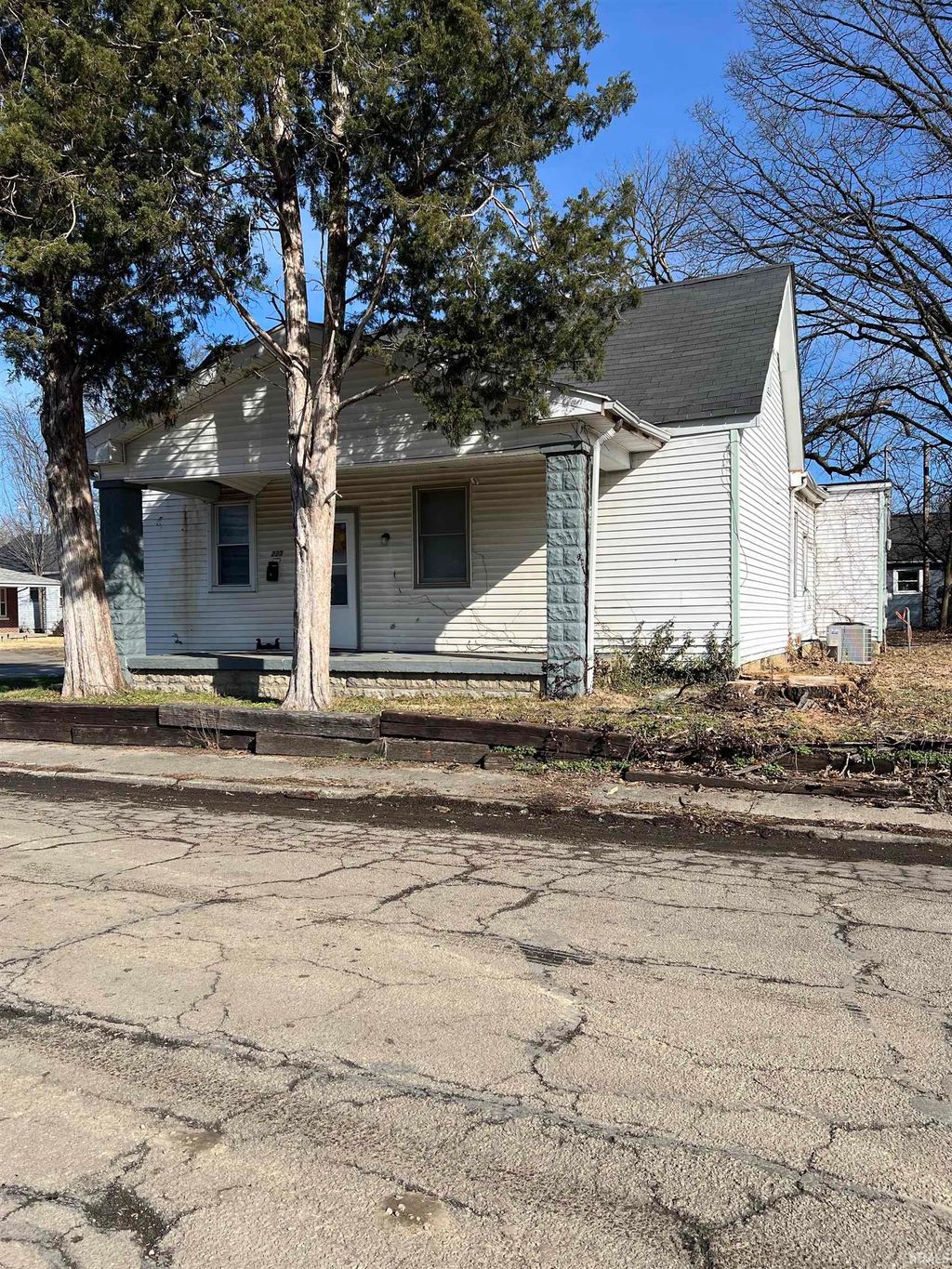 Photo of 223 N Rotherwood Avenue, Evansville, IN 47711 (MLS # 202604635)