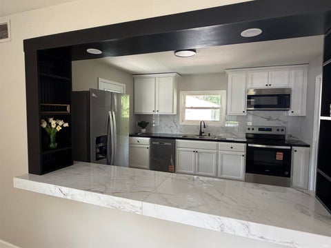 Tiny photo for 1661 Jeanette Avenue, Evansville, IN 47714 (MLS # 202628973)