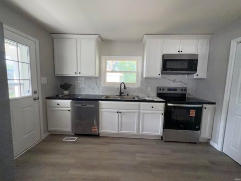 Tiny photo for 1661 Jeanette Avenue, Evansville, IN 47714 (MLS # 202628973)