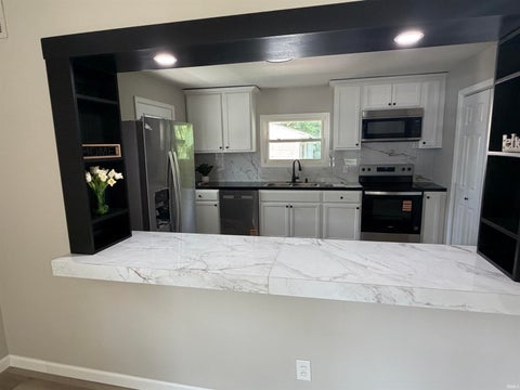 Tiny photo for 1661 Jeanette Avenue, Evansville, IN 47714 (MLS # 202628973)