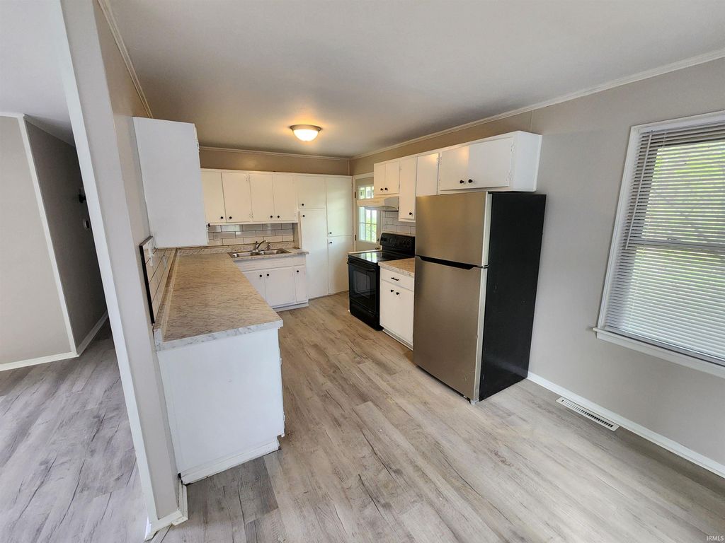 Photo of 1150 E Olmstead Avenue, Evansville, IN 47711 (MLS # 202613990)