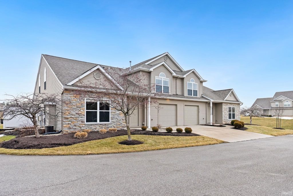 Photo of 10105 Oak Trail Road, Fort Wayne, IN 46825 (MLS # 202605082)