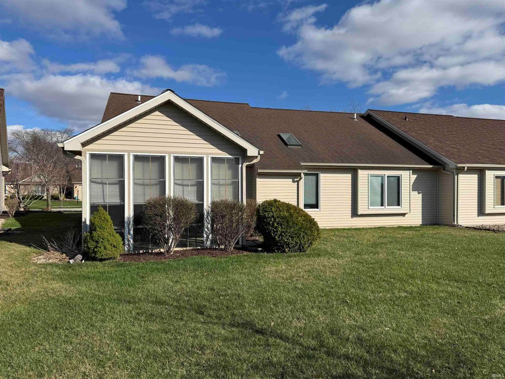 Photo of 5323 Blossom Ridge Rdg, Fort Wayne, IN 46835 (MLS # 202609681)