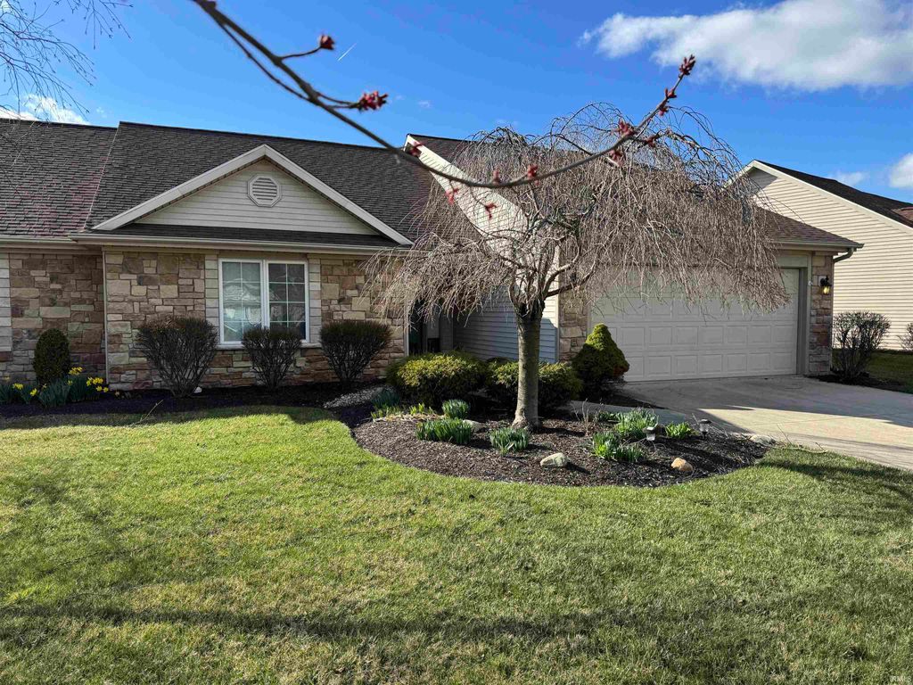 Photo of 5323 Blossom Ridge Rdg, Fort Wayne, IN 46835 (MLS # 202609681)