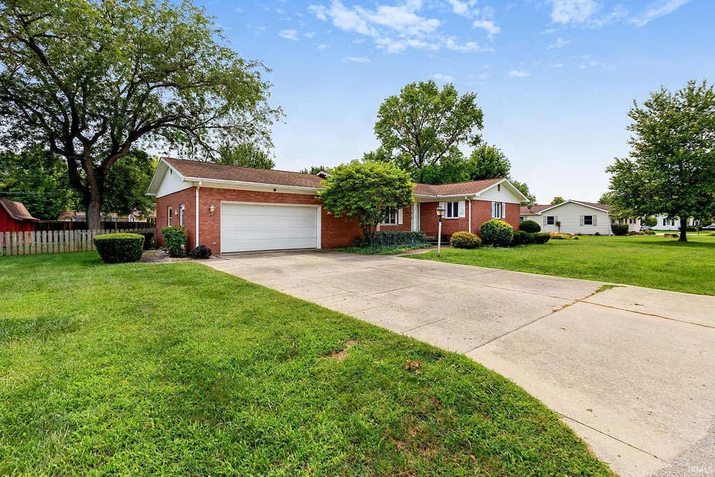 Photo of 911 W 52 Street, Marion, IN 46953 (MLS # 202632705)