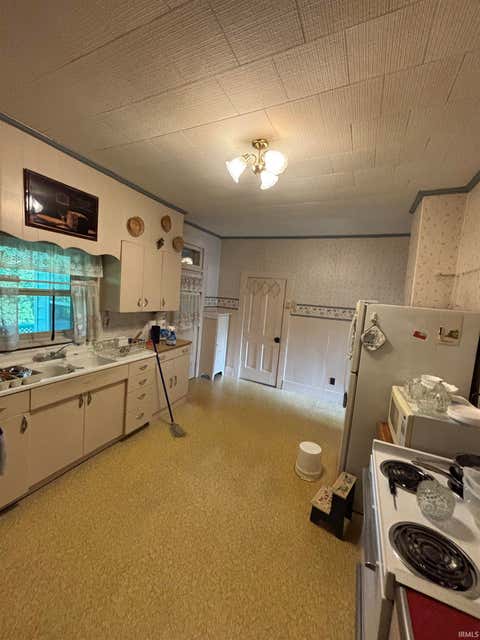 Tiny photo for 511 Congress Street, Wabash, IN 46992 (MLS # 202635268)