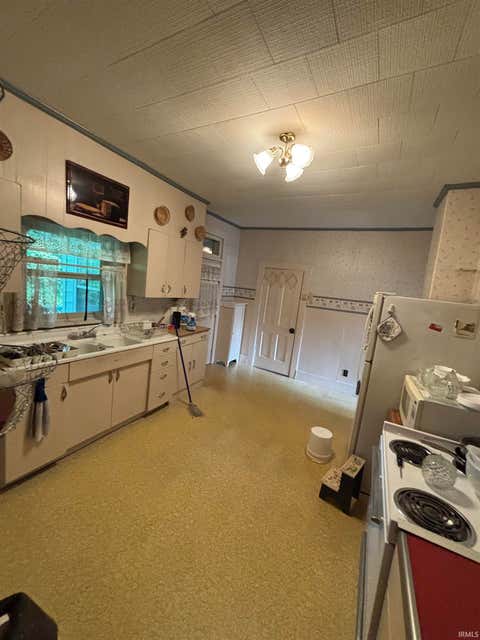 Tiny photo for 511 Congress Street, Wabash, IN 46992 (MLS # 202635268)