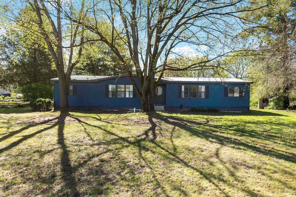 Photo of 12514 Bonnie Lane, Middlebury, IN 46540 (MLS # 202609473)