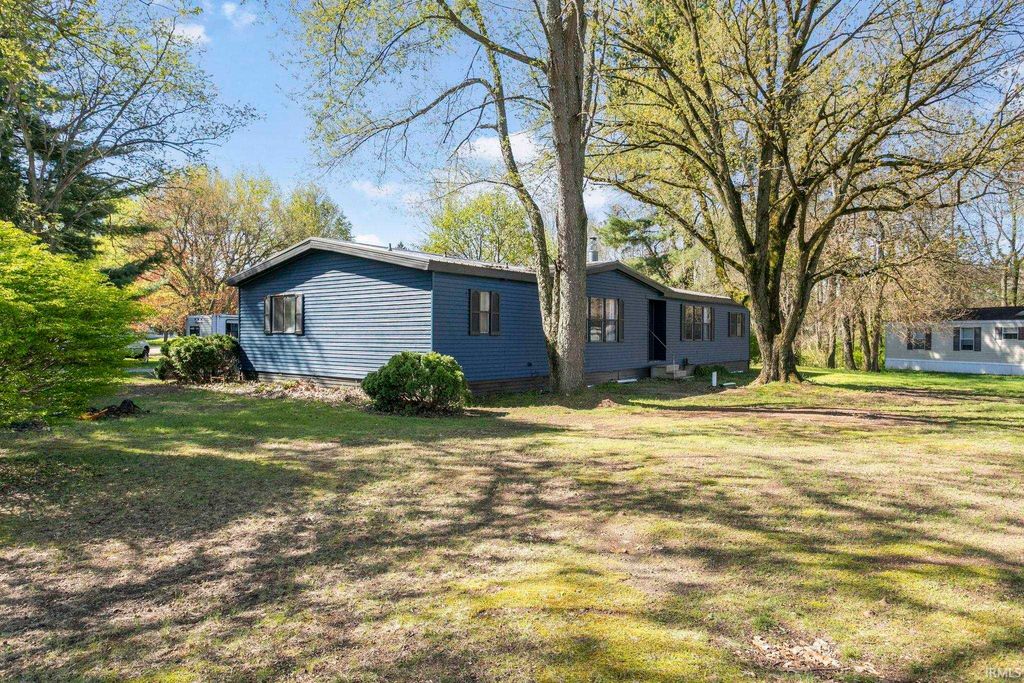 Photo of 12514 Bonnie Lane, Middlebury, IN 46540 (MLS # 202609473)