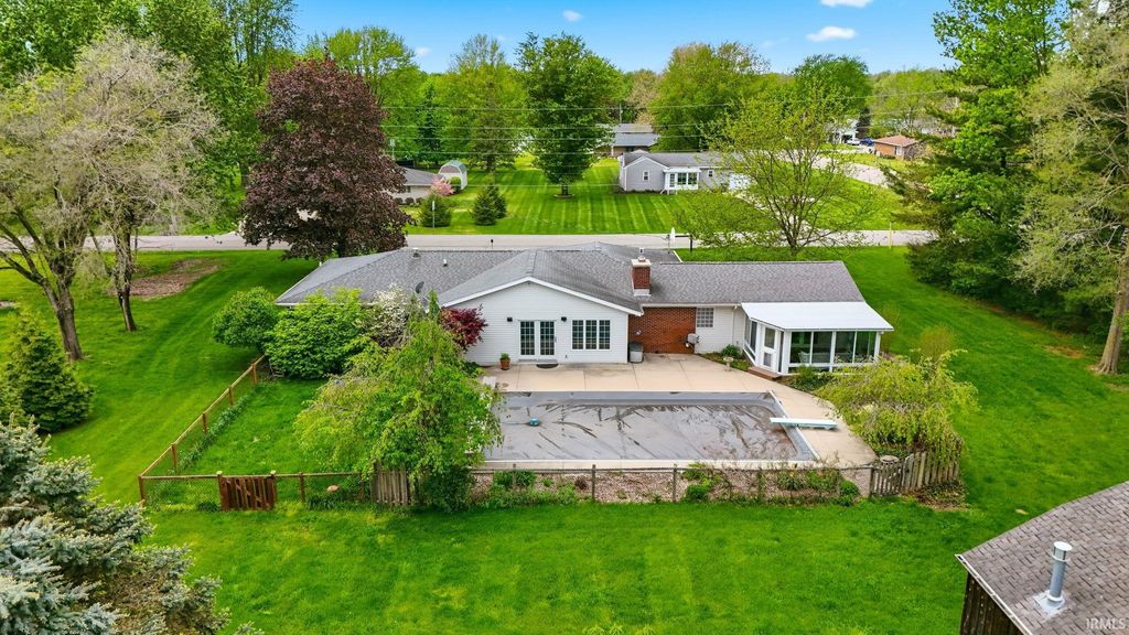 Photo of 1884 S Packerton Road, Warsaw, IN 46580 (MLS # 202616425)