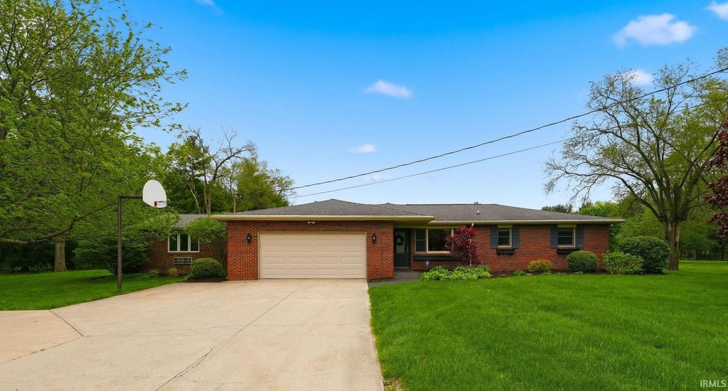 Photo of 1884 S Packerton Road, Warsaw, IN 46580 (MLS # 202616425)