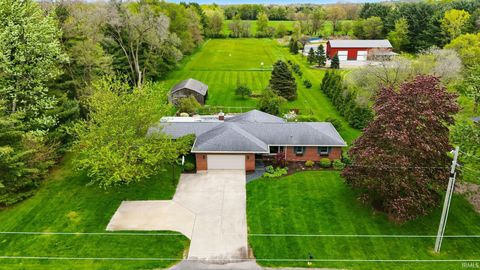 Photo of 1884 S Packerton Road, Warsaw, IN 46580 (MLS # 202616425)