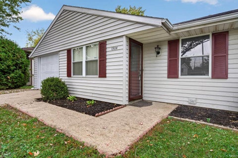 Tiny photo for 1904 ST. CHARLES Court, Kokomo, IN 46902 (MLS # 202643210)