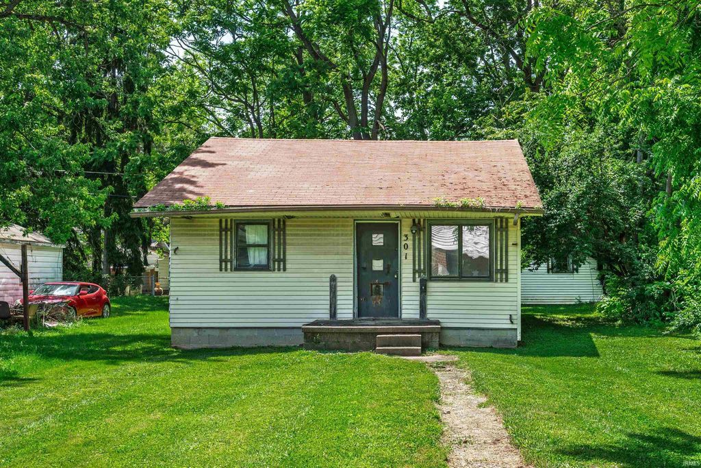 Photo of 301 S Nichols Avenue, Muncie, IN 47303 (MLS # 202625658)
