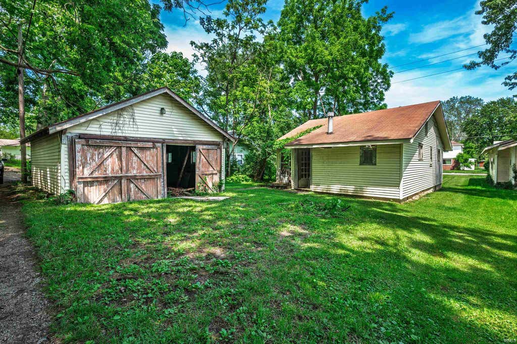 Photo of 301 S Nichols Avenue, Muncie, IN 47303 (MLS # 202625658)