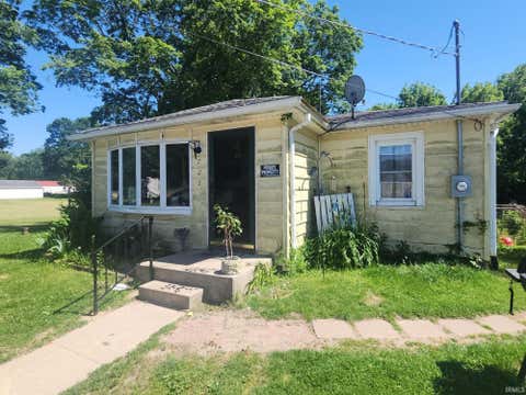 Photo of 725 Stanley Street, Logansport, IN 46947 (MLS # 202621677)